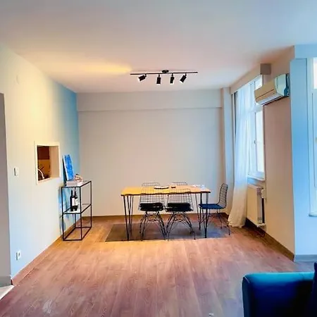 Comfortable 2+1 In Cihangir Center איסטמבול