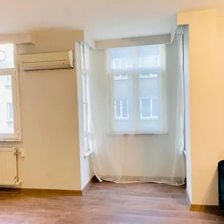 Comfortable 2+1 In Cihangir Center איסטמבול