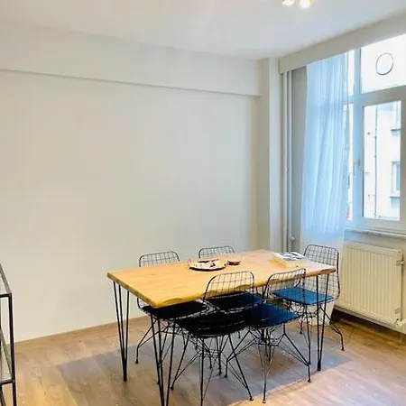 Comfortable 2+1 In Cihangir Center * איסטמבול